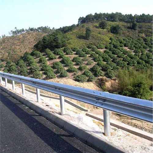 Hot Dipped Galvanized W Beam Thire Beam Road Barrier Highway Guardrail Made in China for Sale