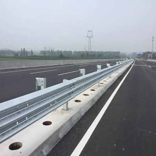 China Supplier Freeway W Beam Highway Guardrail