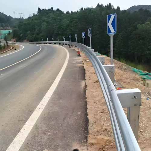 Highway Guardrail Weather Resistance: Performance Under Extreme Climate Conditions